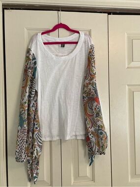 Anthropologie White Scoop-Neck Top with Multicolor Paisley Balloon Sleeves